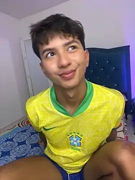 Snapshot of Leonarrrd_01 chatting on 10/15/25, 12:09 Leonarrrd 01 online show from 10/15/25, 12:09