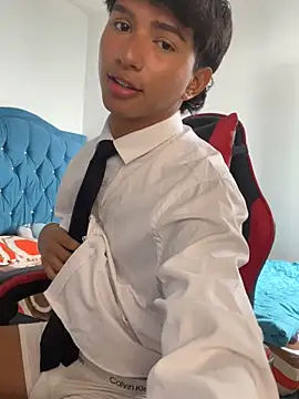 Snapshot of Leonarrrd_01 chatting on 11/28/25, 05:35 Leonarrrd 01 online show from 11/28/25, 05:35