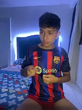 Snapshot of Leonarrrd_01 chatting on 03/07/25, 03:19 Leonarrrd 01 online show from 03/07/25, 03:19