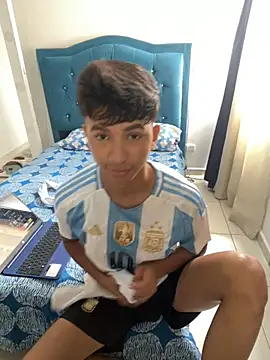 Snapshot of Leonarrrd_01 chatting on 03/07/25, 04:55 Leonarrrd 01 online show from 03/07/25, 04:55