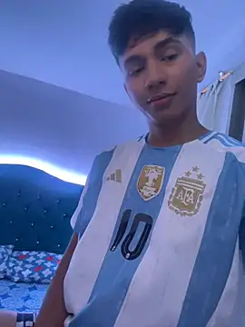 Snapshot of Leonarrrd_01 chatting on 03/19/25, 11:25 Leonarrrd 01 online show from 03/19/25, 11:25