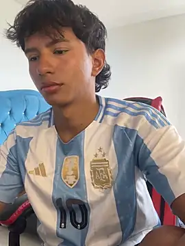 Snapshot of Leonarrrd_01 chatting on 11/25/25, 09:04 Leonarrrd 01 online show from 11/25/25, 09:04