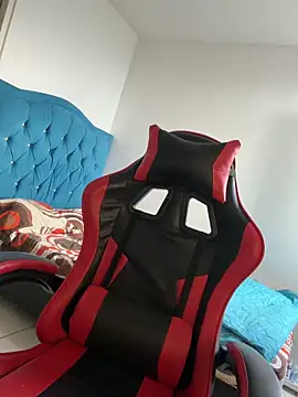 Snapshot of Leonarrrd_01 chatting on 11/29/25, 08:53 Leonarrrd 01 online show from 11/29/25, 08:53