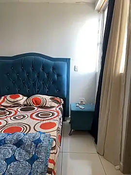 Snapshot of Leonarrrd_01 chatting on 10/17/25, 08:21 Leonarrrd 01 online show from 10/17/25, 08:21