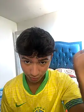 Snapshot of Leonarrrd_01 chatting on 10/01/25, 08:24 Leonarrrd 01 online show from 10/01/25, 08:24