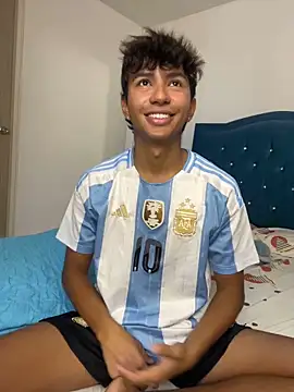 Snapshot of Leonarrrd_01 chatting on 09/20/25, 11:32 Leonarrrd 01 online show from 09/20/25, 11:32