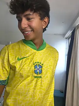 Snapshot of Leonarrrd_01 chatting on 09/19/25, 10:14 Leonarrrd 01 online show from 09/19/25, 10:14