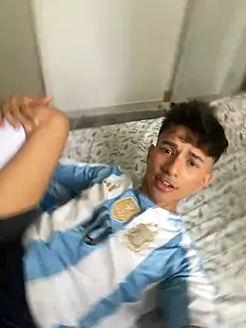 Snapshot of Leonarrrd_01 chatting on 02/22/25, 07:58 Leonarrrd 01 online show from 02/22/25, 07:58