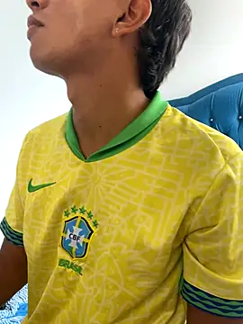 Snapshot of Leonarrrd_01 chatting on 10/12/25, 07:37 Leonarrrd 01 online show from 10/12/25, 07:37