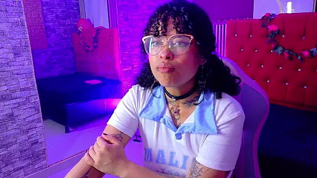 miahernadez303av online show from 02/16/26, 02:54