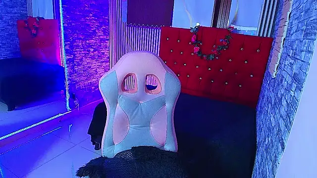 miahernadez303av online show from 11/08/25, 03:54