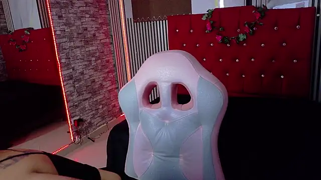 miahernadez303av online show from 01/15/26, 03:54