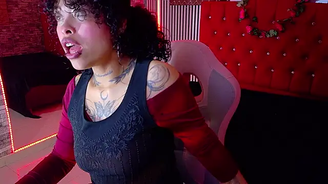 miahernadez303av online show from 01/13/26, 04:27