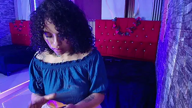 miahernadez303av online show from 12/22/25, 04:01