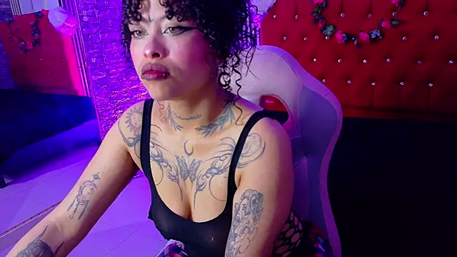 miahernadez303av online show from 02/11/26, 04:23