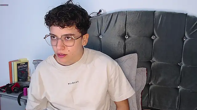 Antonella Cruz02 online show from 04/22/26, 03:13