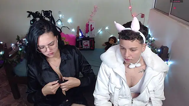 Snapshot of Antonella_Cruz02 chatting on 02/12/25, 02:45 Antonella Cruz02 online show from 02/12/25, 02:45