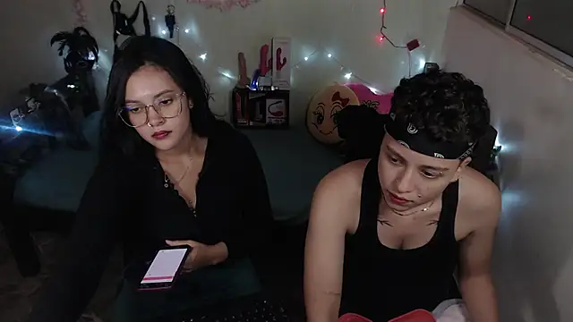 Snapshot of Antonella_Cruz02 chatting on 02/19/25, 02:12 Antonella Cruz02 online show from 02/19/25, 02:12