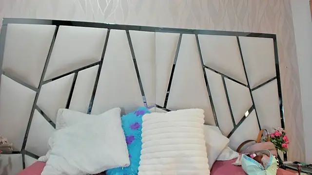  aurora18  online show from 10/05/25, 03:08