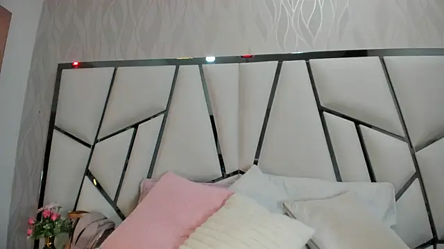  aurora18  online show from 10/22/25, 03:06