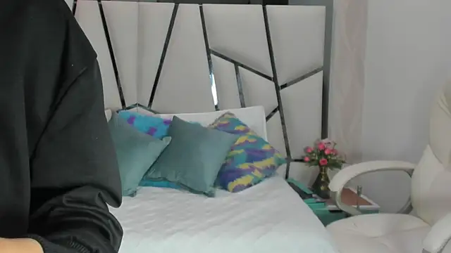  aurora18  online show from 02/11/26, 03:06