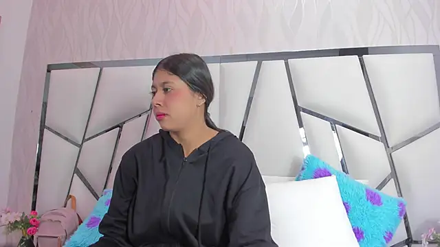  aurora18  online show from 04/20/26, 03:09