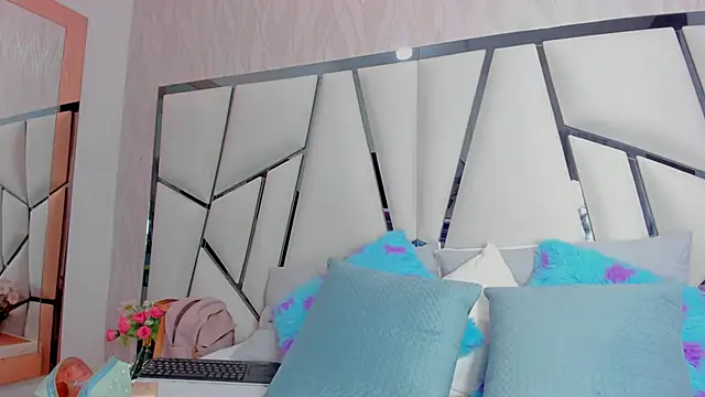  aurora18  online show from 04/09/26, 03:08