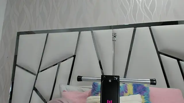  aurora18  online show from 09/12/25, 03:06