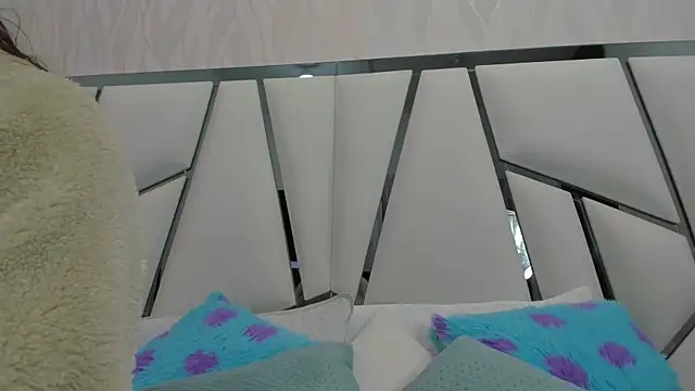  aurora18  online show from 04/13/26, 03:10