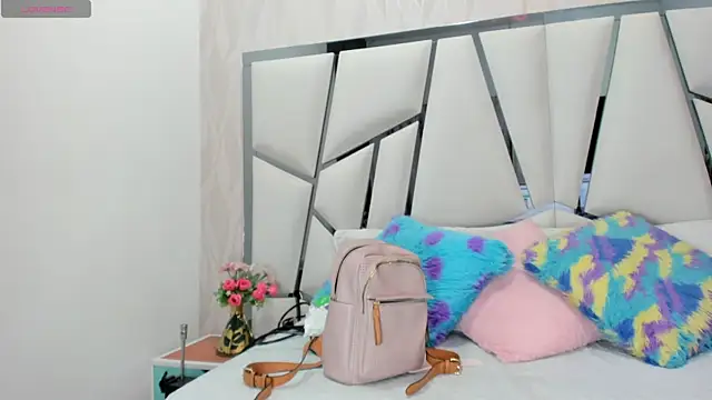  aurora18  online show from 01/08/26, 03:12