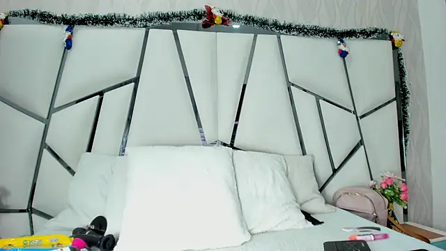  aurora18  online show from 11/29/25, 03:17