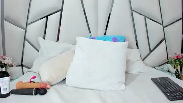  aurora18  online show from 09/30/25, 03:12