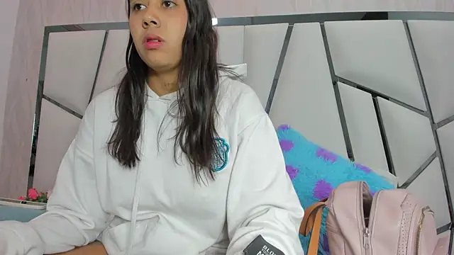  aurora18  online show from 04/11/26, 03:03