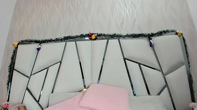  aurora18  online show from 12/16/25, 03:11