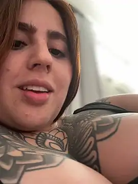 ValerieHilton online show from 09/29/25, 10:04