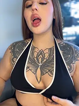 ValerieHilton online show from 10/25/25, 09:37