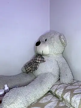 ValerieHilton online show from 11/19/25, 10:10