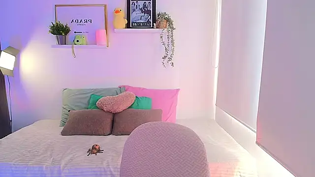 Snapshot of lilyy_evanss chatting on 09/24/25, 08:04 lilyy evanss online show from 09/24/25, 08:04