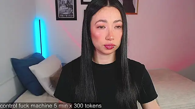 Snapshot of lilyy_evanss chatting on 02/09/25, 01:11 lilyy evanss online show from 02/09/25, 01:11