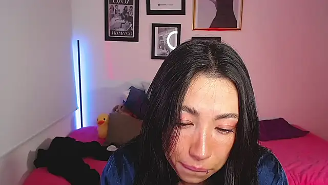 Snapshot of lilyy_evanss chatting on 02/27/25, 01:08 lilyy evanss online show from 02/27/25, 01:08