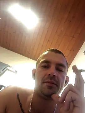 Snapshot of magicSeX4You chatting on 10/21/25, 04:28 magicSeX4You online show from 10/21/25, 04:28