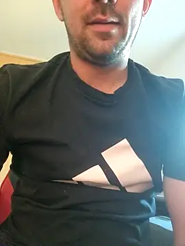 Snapshot of magicSeX4You chatting on 02/02/25, 02:24 magicSeX4You online show from 02/02/25, 02:24