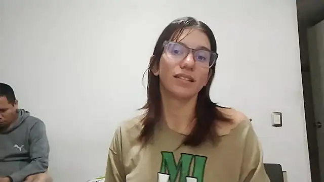 Snapshot of Luna-e-Franco1 chatting on 04/17/26, 11:40 Luna-e-Franco1 online show from 04/17/26, 11:40