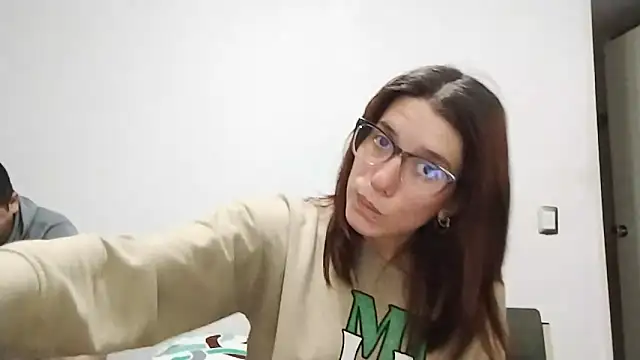 Luna-e-Franco1 online show from 04/16/26, 10:56