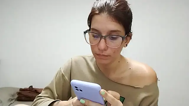 Snapshot of Luna-e-Franco1 chatting on 12/20/25, 12:13 Luna-e-Franco1 online show from 12/20/25, 12:13