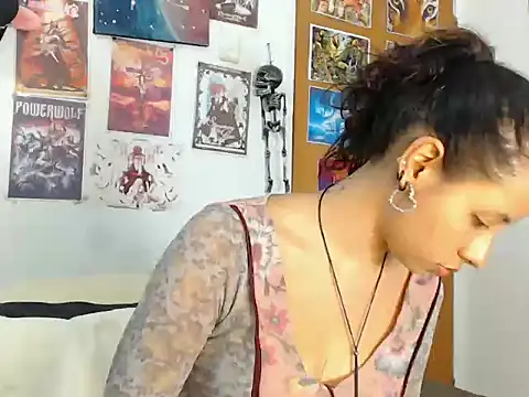 kiaraleono1302 online show from 12/16/25, 01:21