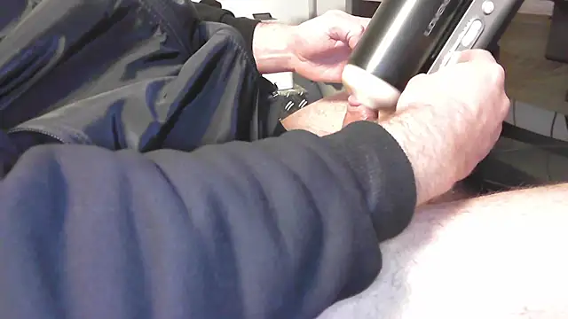Snapshot of LasseVonLarson chatting on 12/12/24, 09:30 LasseVonLarson online show from 12/12/24, 09:30