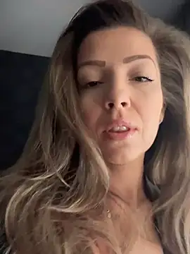 Snapshot of SonyaD_ chatting on 03/20/25, 06:52 SonyaD online show from 03/20/25, 06:52
