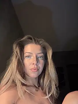 Snapshot of SonyaD_ chatting on 03/04/25, 05:42 SonyaD online show from 03/04/25, 05:42