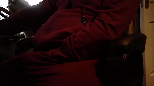 Snapshot of IrishCock30 chatting on 12/18/25, 02:54 IrishCock30 online show from 12/18/25, 02:54